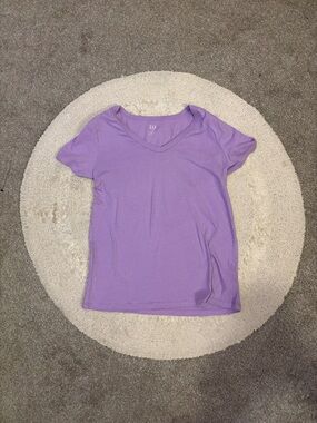 Gap everyday lavender tee
